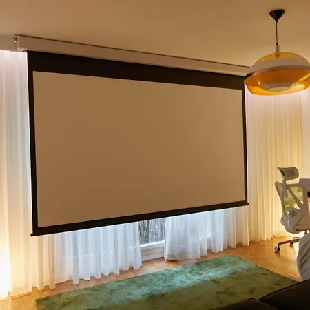 Avec écran Cinéma Près Bois De Vincennes * Paris